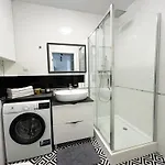 Lumina Stylish 3-room Aparts With Balcony 우치