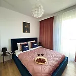 아파트 Lumina Stylish 3-room Aparts With Balcony 우치