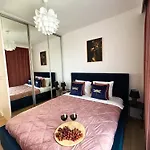 Lumina Stylish 3-room Aparts With Balcony * 우치