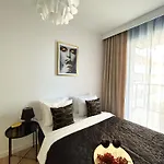 Lumina Stylish 3-room Aparts With Balcony 아파트 *
