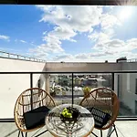 Lumina Stylish 3-room Aparts With Balcony