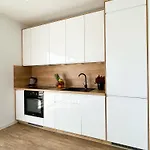 Lumina Stylish 3-room Aparts With Balcony 아파트 우치