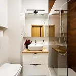 아파트 Lumina Stylish 3-room Aparts With Balcony 우치