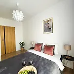 Lumina Stylish 3-room Aparts With Balcony 아파트