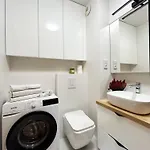 Lumina Stylish 3-room Aparts With Balcony 우치