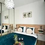 아파트 Lumina Stylish 3-room Aparts With Balcony *