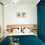 Lumina Stylish 3-room Aparts With Balcony *