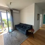 Lumina Stylish 3-room Aparts With Balcony