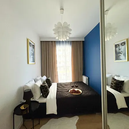 Lumina Stylish 3-room Aparts With Balcony アパート *