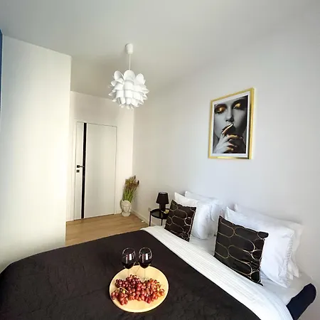 Lumina Stylish 3-room With Balcony *