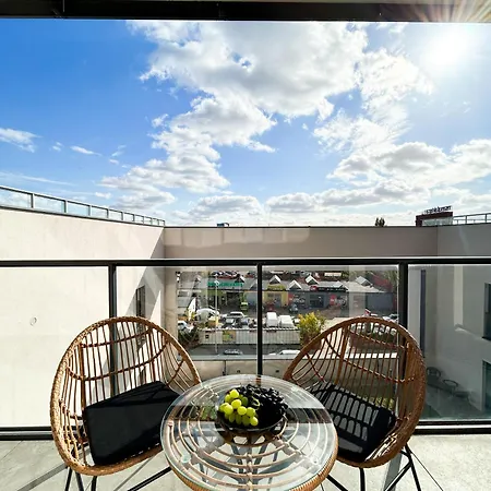 Lumina Stylish 3-room Aparts With Balcony
