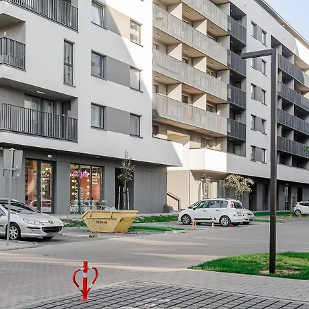 Lumina Stylish 3-room Aparts With Balcony 아파트