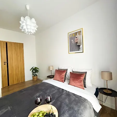 Lumina Stylish 3-room With Balcony Apartamento