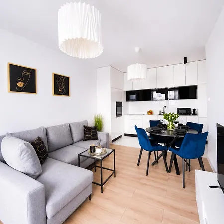 Lumina I Stylish 2br With Balcony I Parking * 우치