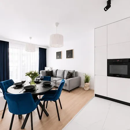 Lumina I Stylish 2br With Balcony I Parking 아파트 우치