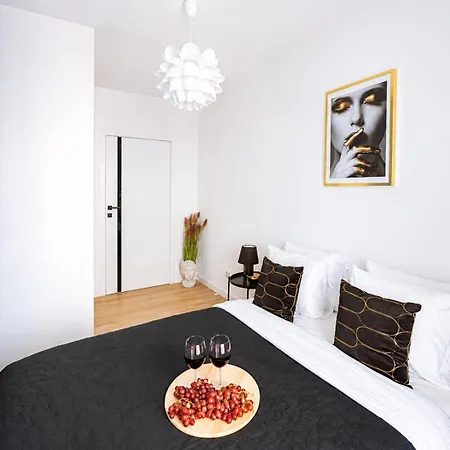 Lumina I Stylish 2br With Balcony I Parking *