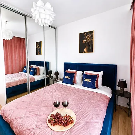 Lumina I Stylish 2br With Balcony I Parking 아파트