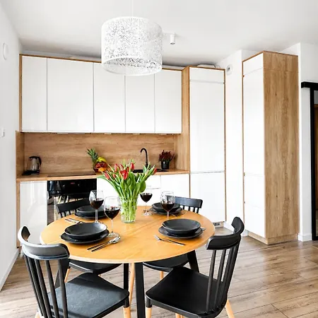 Lumina I Stylish 2br With Balcony I Parking *