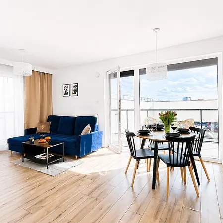 Lumina I Stylish 2br With Balcony I Parking 아파트 *