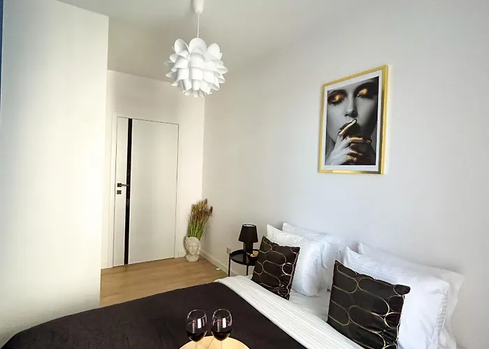 Lumina Stylish 3-room With Balcony *