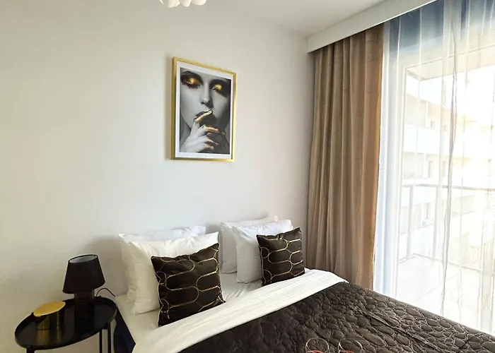 Lumina Stylish 3-room With Balcony Διαμέρισμα *