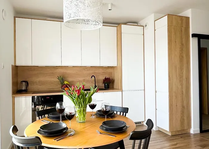 Lumina Stylish 3-room With Balcony 罗兹