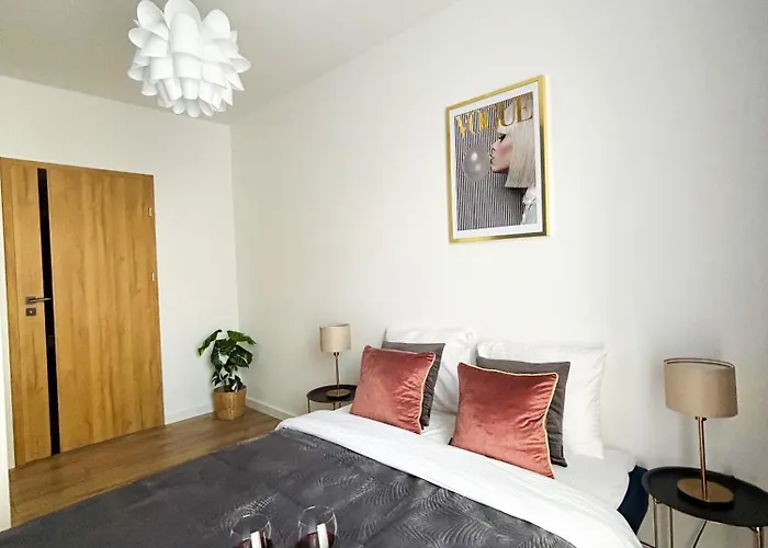 Lumina Stylish 3-room With Balcony 公寓